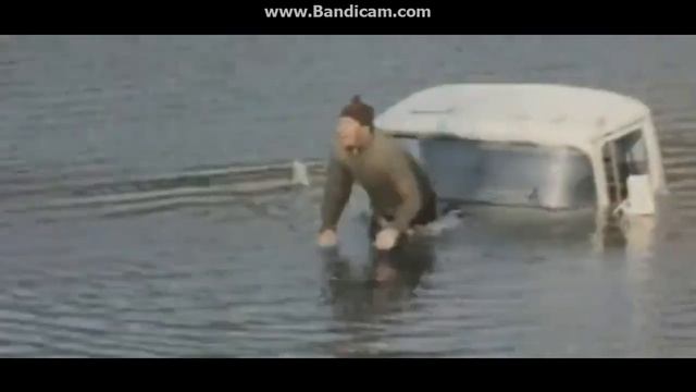 Зудов, Вы уволены! (1984) ЗиЛ-130 с разгона влетает в реку