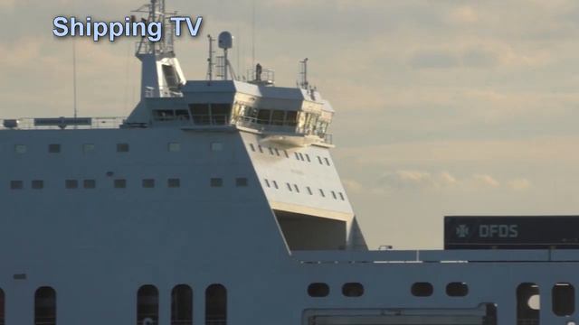 Ferry DFDS Gardenia Seaways requires 2 tugs, 8 August 2018 смотреть онлайн