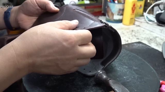 Thousands of Hammering! Process of Making Tyrolean Shoes at the Oldest Handmade Shoe Store in Korea смотреть онлайн