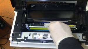 принтер HP LaserJet Pro CP1025 Как достать картридж  из принтера . Replacing the  toner printer