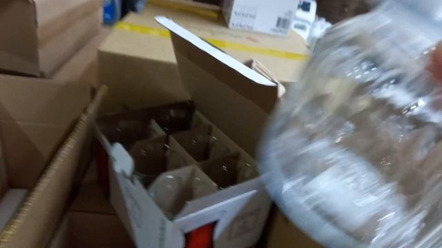 Завезли новую посуду в магазин светофор