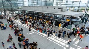 Более 300 рейсов отменены в аэропорту Мюнхена из-за инцидента с пассажиркой