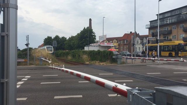 Ж/Д переезд в Европе. Автоматический, без будок смотреть онлайн