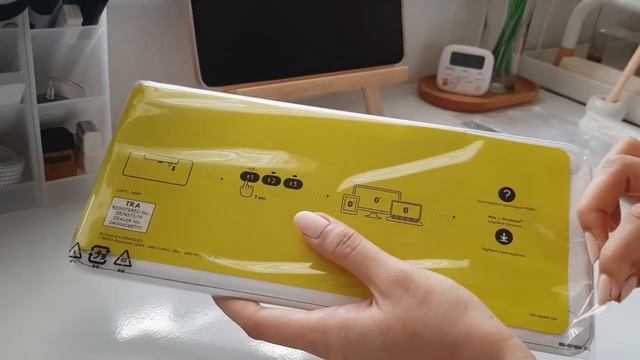 Logitech K380 Keyboard & M350 Pebble Mouse | Chill Unboxing ? смотреть онлайн