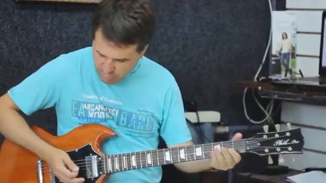 Электрогитара Phil Pro ml - SG10 и гитарный приамп AMT SS -11B смотреть онлайн