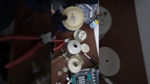 Как разобрать двигатель пылесос LG 1500W как открутить гайку двигателя пылесоса lg ремонт