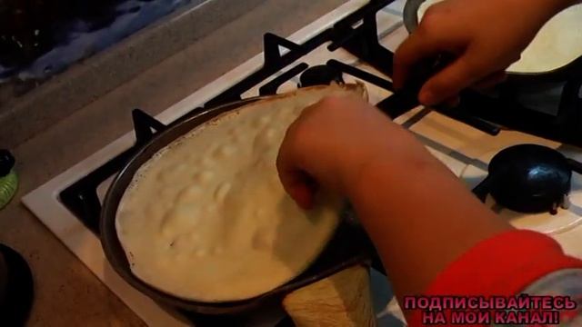 БЛИНЫ ПО МАМИНОМУ РЕЦЕПТУ С ВЕТЧИНОЙ И СЫРОМ. смотреть онлайн