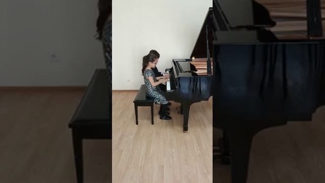 Капарова Ясмин, Кусаинов Алишер,3 класс. И.С.Бах Менуэт. И.С.Бах Шутка из оркестровой сюиты си мино смотреть онлайн