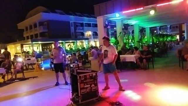 Кавер "Гарик Кричевский - Привокзальная", караоке на отдыхе в отеле в Турции. смотреть онлайн