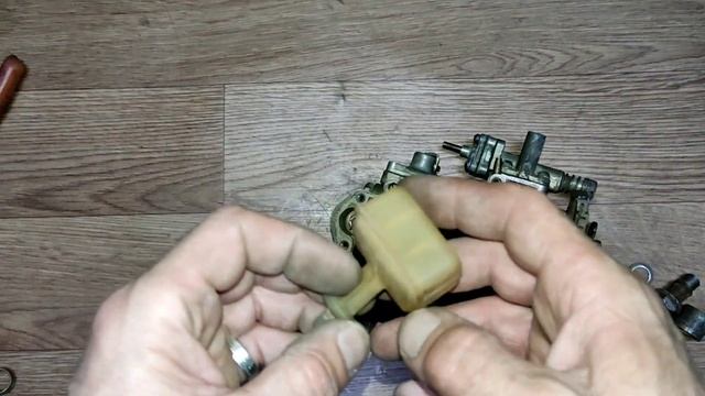 ЗМЗ 402-409 КАРБЮРАТОР К151 РЕГУЛИРОВКА УРОВНЯ ТОПЛИВА CARBURETTER FUEL LEVEL ADJUSTMENT смотреть онлайн