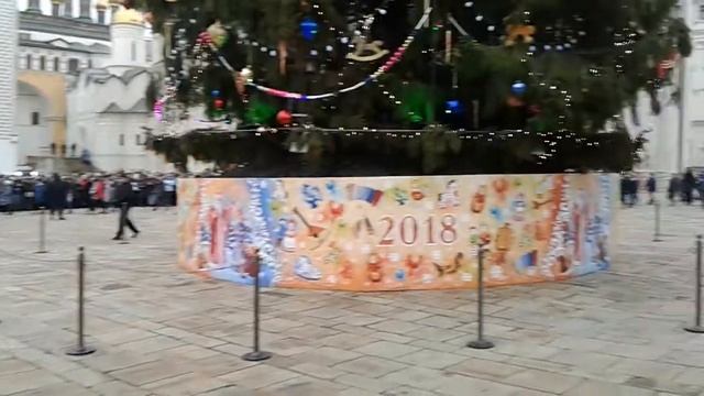 "Выдача" детей после Кремлевской елки 2018 г.Можно выразить благодарность ребятам с МФ профсоюзов смотреть онлайн