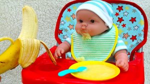 Кукла Пупсик Кушает Банан и Картофельное пюре Мультик Игрушки для девочек