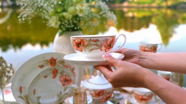 Lefard / Античный мак на классическом костяном фарфоре смотреть онлайн