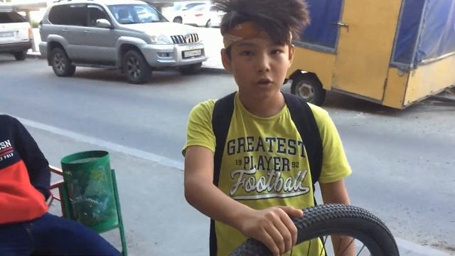 СЛОМАЛ ВЕЛОСИПЕД ШКОЛЬНИКУ??/ПРАНК смотреть онлайн