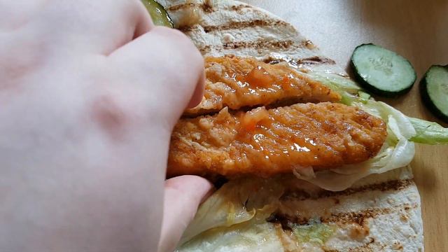 Burger King Sweet Chili Chicken Wrap смотреть онлайн