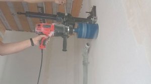 Алмазное бурение китайской дрелью под вытяжку!