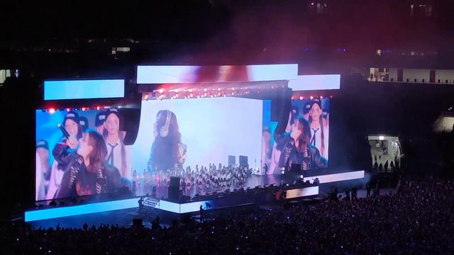 Ника Жукова на сольнике папы в Лужниках смотреть онлайн