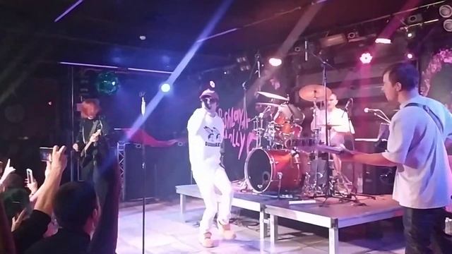 Пошлая молли в бишкеке Кирилл бледный выход на сцену смотреть онлайн