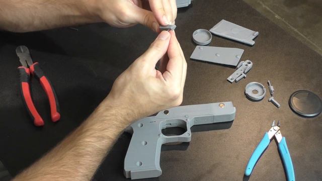 Assembling the Clone Wars DC-17 Blaster смотреть онлайн