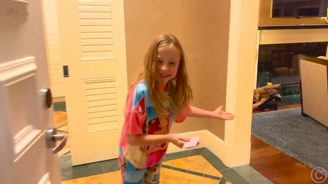 Дети-блогеры – жизнь-мечта или кабальный труд?