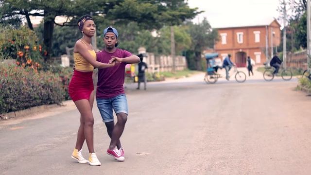 Francki & Valencia Kizomba Dance N'y pense plus Tayc Dance Yoshi Randriam Pictures смотреть онлайн