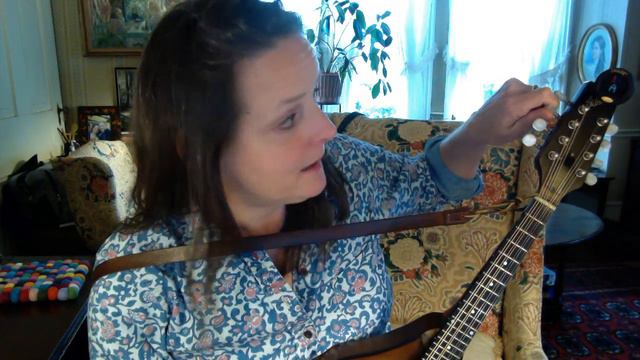 Tuning the mandolin смотреть онлайн