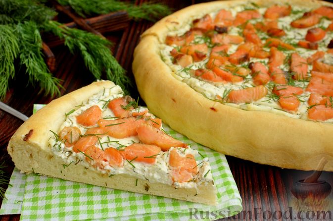 Пышный, мягкий, с сочной начинкой.
ОТКРЫТЫЙ ПИРОГ С КРАСНОЙ РЫБОЙ