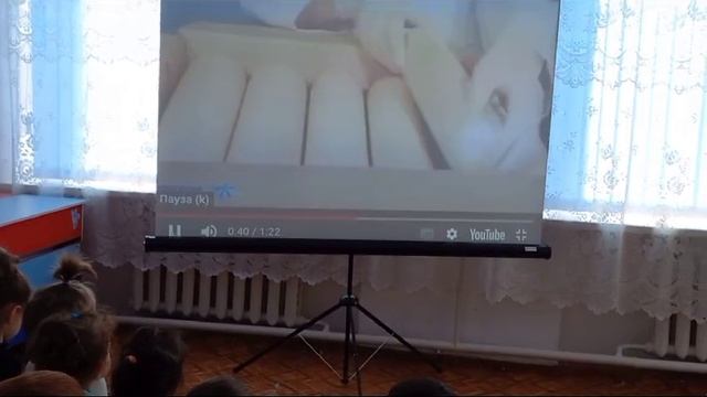 Все любят кондитерские лакомства и чаепитие в кругу друзей смотреть онлайн