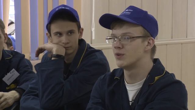 Студенты колледжа учатся бережливому производству на СХК смотреть онлайн
