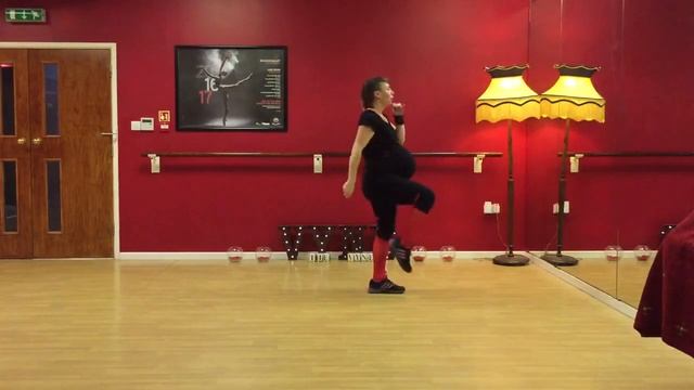 Salsa reggaeton routine during pregnancy - counting only - by Mikaela (39 weeks pregnant) смотреть онлайн