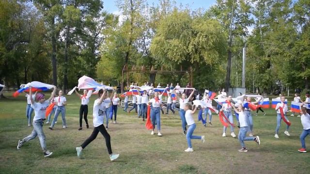 Акция, посвященная дню Государственного флага Российской Федерации - ДК "Октябрьский" г. Барнаул смотреть онлайн