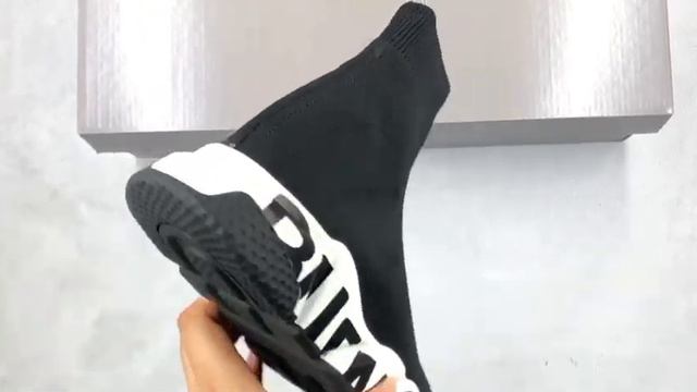 Balenciaga Speed Trainer 'Graffiti - Black White смотреть онлайн