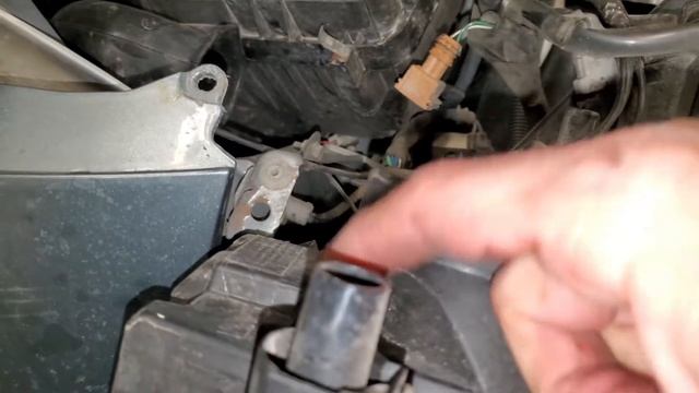 Eight Nine Garage - 2007 Toyota Yaris Headlight How To - EP21 смотреть онлайн