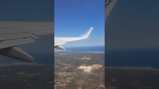 ?Взлет самолёта // Вид с высоты //✈️Décollage / Vue d'en-haut / смотреть онлайн