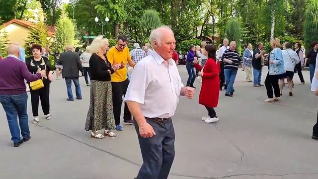 Тёща дай на машину Танцы в парке Горького Май 2021 Харьков