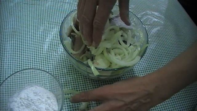 МИНТАЙ ЖАРЕНЫЙ НА СКОВОРОДЕ В КРАХМАЛЕ! КАК ПОЖАРИТЬ ВКУСНО МИНТАЙ. смотреть онлайн