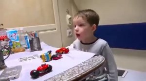 Луномосик уехали на поезде море бабушка стаюсь мама с папой место вредные детки