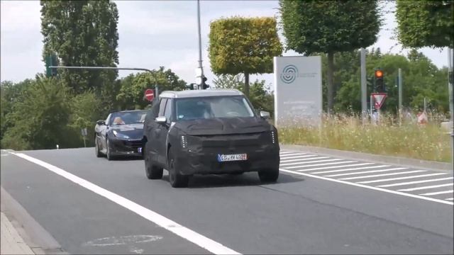 KIA EV9 2024 SUV spied testing on German Roads смотреть онлайн