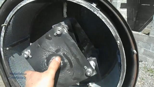 КАК ИЗМЕЛЬЧИТЬ ЗЕРНО. Зернодробилка своими руками. Обзор. Корм для поросят. смотреть онлайн