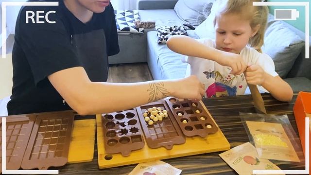 Как мы сами приготовили шоколадки и съели их смотреть онлайн