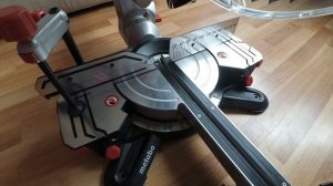 Торцовочная пила Metabo KGS 305M. Плюсы и минусы.
