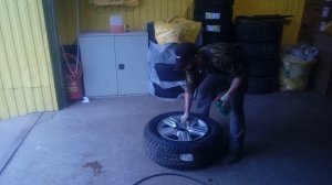 Накачка взрывом ! Когда покрышки не садятся на обод диска ! Подойдет любая горячая жидкость !