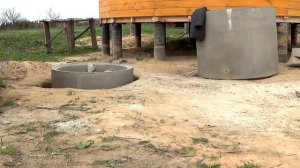 Как установить бетонные кольца без крана