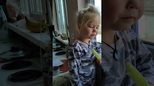 Малыш радостно и весело познает новое и интересное смотреть онлайн