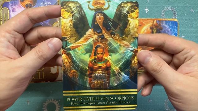 The Isis Oracle Flip Through (in HD) смотреть онлайн