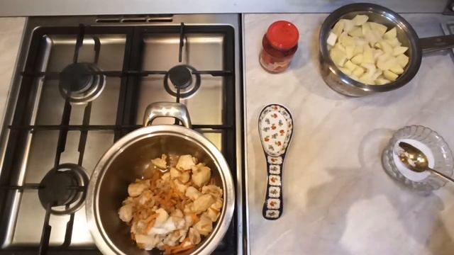 Тушёная картошка с курочкой,просто и вкусно. смотреть онлайн