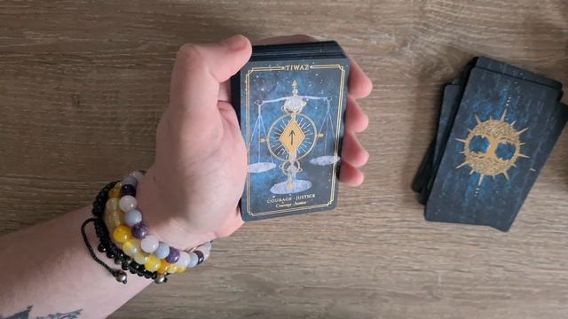 The Runic Odyssey Oracle (Pocket Dark Edition) - Deck Exploration смотреть онлайн