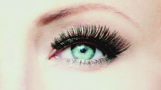 Реклама: Тушь-стилист Невероятный объем смотреть онлайн