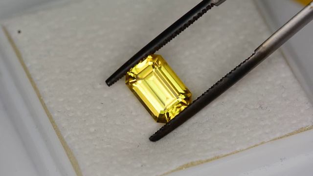 UNHEATED - 2.96ct - Yellow Sapphire with Lotus report смотреть онлайн