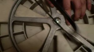 Как открутить гайку барабана стиральной машинки индезит если нет ключа